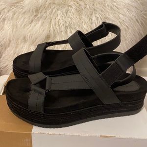 Call it Spring Chunky Platform Sandal